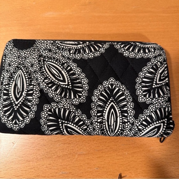 Vera Bradley Set of 3 in Black Patterns. Villager Bag, Accordion Wallet & Zip ID - Picture 13 of 16